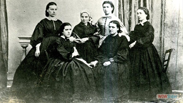 12  Bernadette et ses amies avant de partir à Nevers